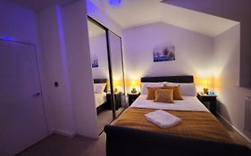 Beautifully Fab 3 Bedroom 4 Beds New Home 8 Guests Stretford Trafford